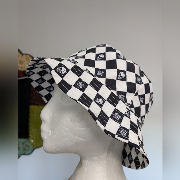 Ed Hardy - Picture 3 of 6